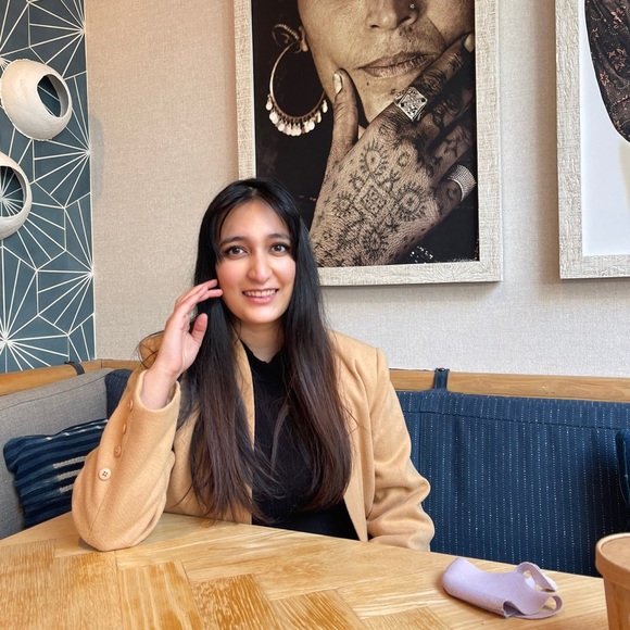 Meet your Posher, Ayesha - Picture 1 of 1